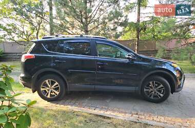 Внедорожник / Кроссовер Toyota RAV4 2015 в 