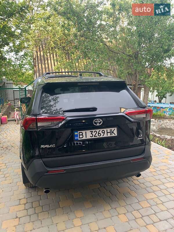 Внедорожник / Кроссовер Toyota RAV4 2020 в Полтаве