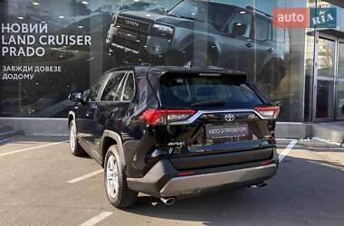 Внедорожник / Кроссовер Toyota RAV4 2019 в 