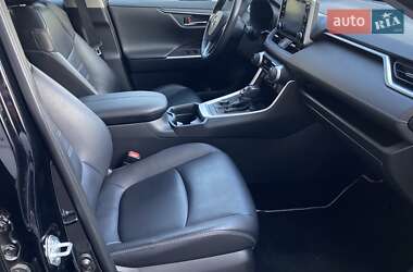 Внедорожник / Кроссовер Toyota RAV4 2019 в 