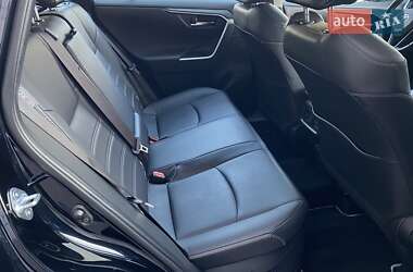 Внедорожник / Кроссовер Toyota RAV4 2019 в 
