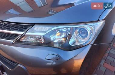 Внедорожник / Кроссовер Toyota RAV4 2013 в 