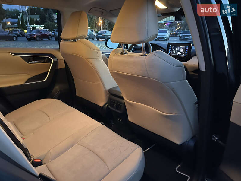 Позашляховик / Кросовер Toyota RAV4 2019 в Харкові