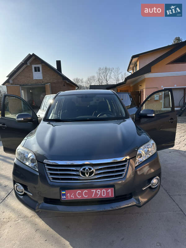 Позашляховик / Кросовер Toyota RAV4 2011 в Монастириській