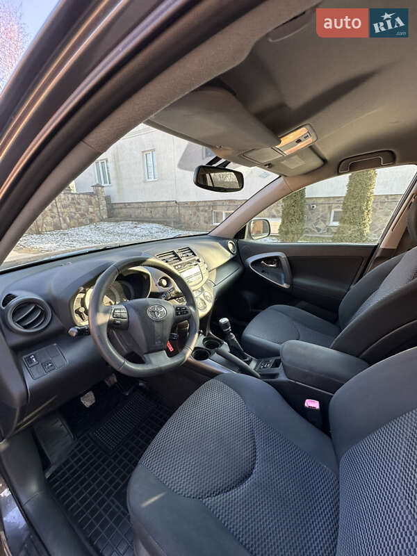 Позашляховик / Кросовер Toyota RAV4 2011 в Монастириській