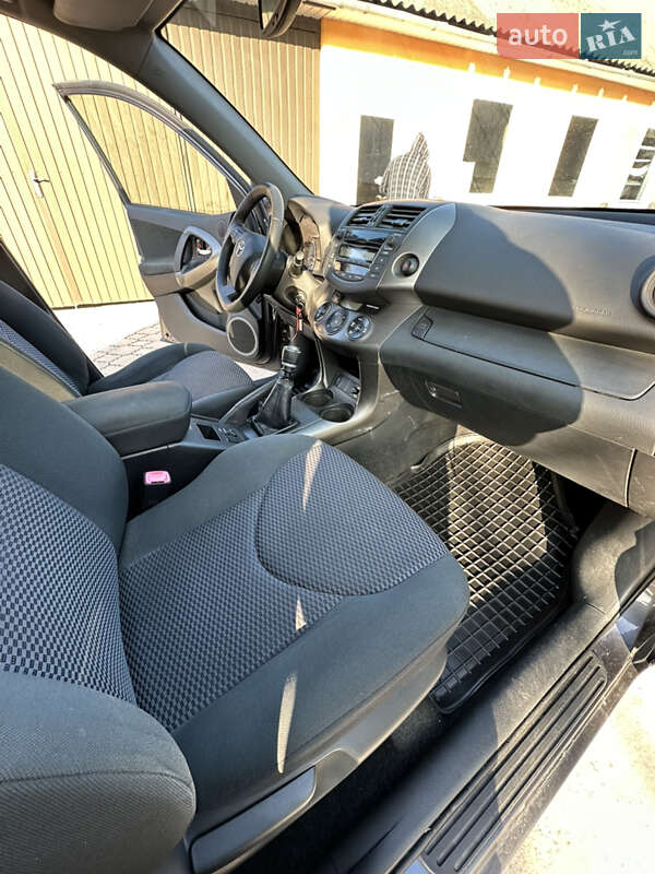 Позашляховик / Кросовер Toyota RAV4 2011 в Монастириській