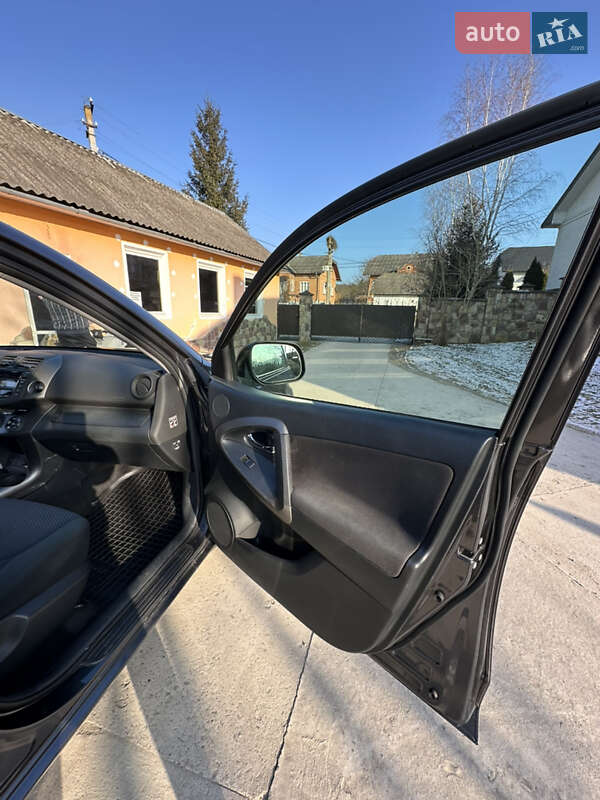 Позашляховик / Кросовер Toyota RAV4 2011 в Монастириській