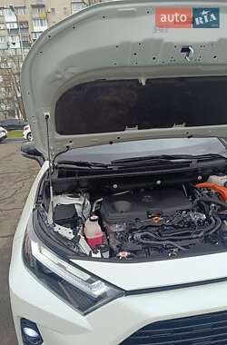 Внедорожник / Кроссовер Toyota RAV4 2022 в 