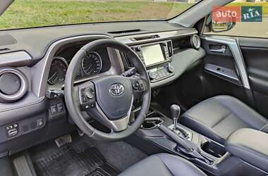 Внедорожник / Кроссовер Toyota RAV4 2015 в Киеве