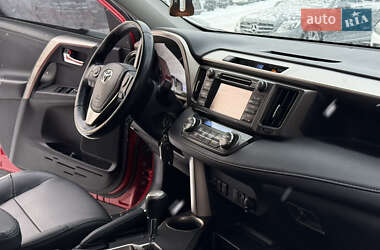 Внедорожник / Кроссовер Toyota RAV4 2013 в 