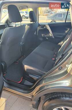 Позашляховик / Кросовер Toyota RAV4 2017 в 
