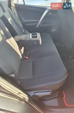 Позашляховик / Кросовер Toyota RAV4 2017 в 