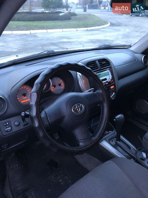 Позашляховик / Кросовер Toyota RAV4 2005 в Києві