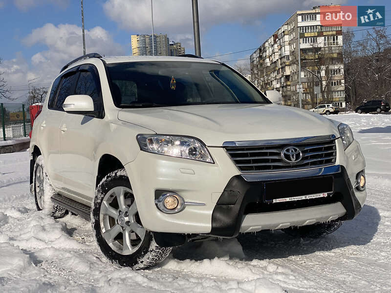 Внедорожник / Кроссовер Toyota RAV4 2011 в Киеве