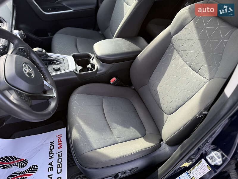 Позашляховик / Кросовер Toyota RAV4 2021 в Києві