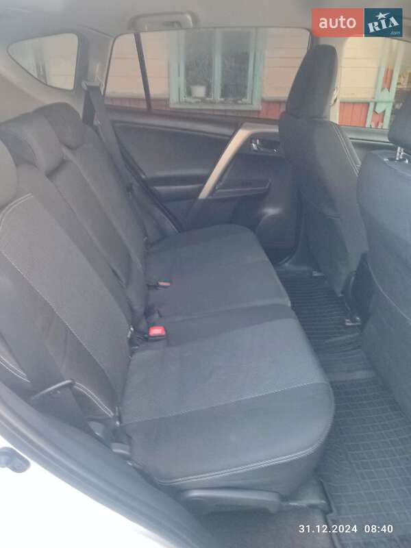 Позашляховик / Кросовер Toyota RAV4 2015 в Рожище