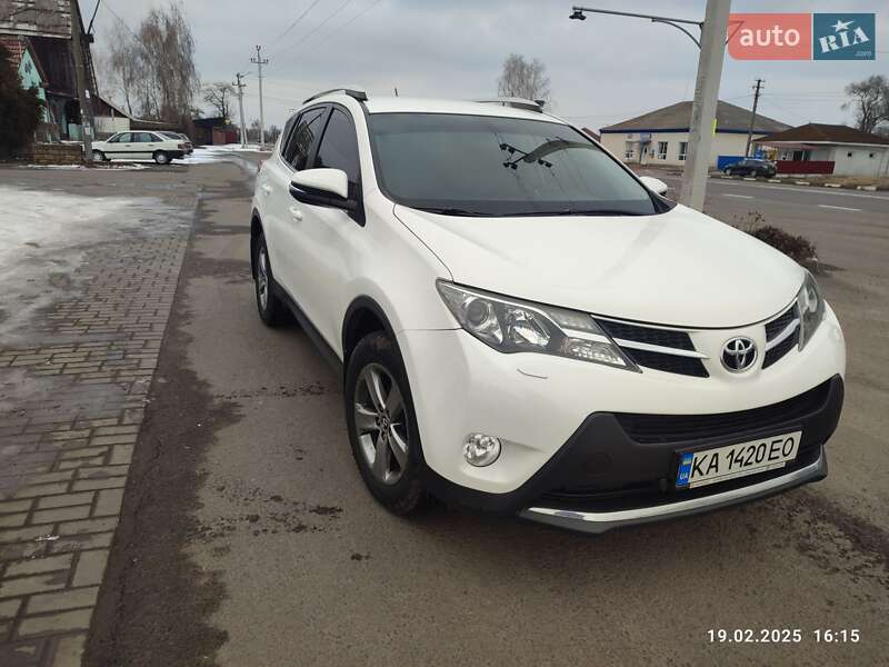 Позашляховик / Кросовер Toyota RAV4 2015 в Рожище