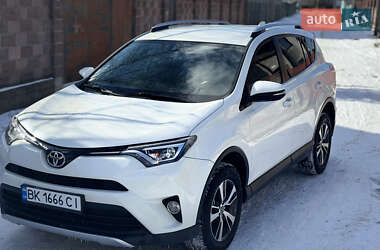 Позашляховик / Кросовер Toyota RAV4 2016 в 