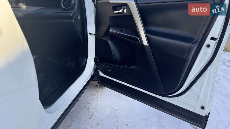 Позашляховик / Кросовер Toyota RAV4 2016 в Костопілі фото 24 Позашляховик / Кросовер Toyota RAV4 2016 в Костопілі