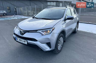 Внедорожник / Кроссовер Toyota RAV4 2017 в Львове