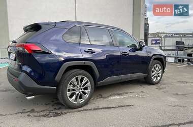 Внедорожник / Кроссовер Toyota RAV4 2020 в 