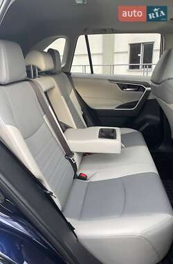 Внедорожник / Кроссовер Toyota RAV4 2020 в 