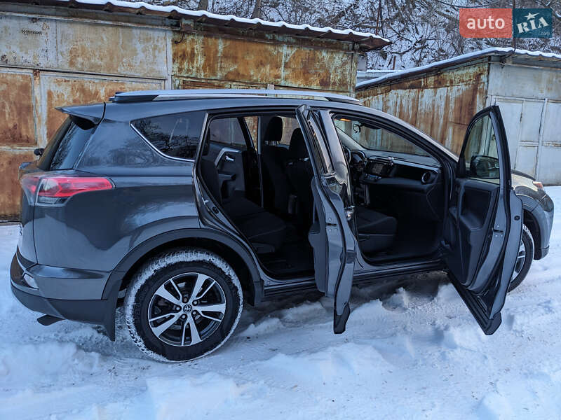 Позашляховик / Кросовер Toyota RAV4 2016 в Києві фото 7 Позашляховик / Кросовер Toyota RAV4 2016 в Києві