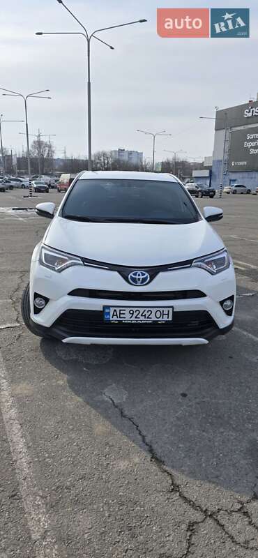 Внедорожник / Кроссовер Toyota RAV4 2017 в 