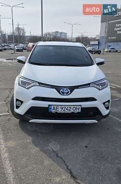 Внедорожник / Кроссовер Toyota RAV4 2017 в 