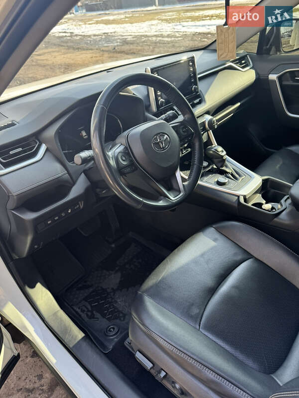 Внедорожник / Кроссовер Toyota RAV4 2019 в Сумах