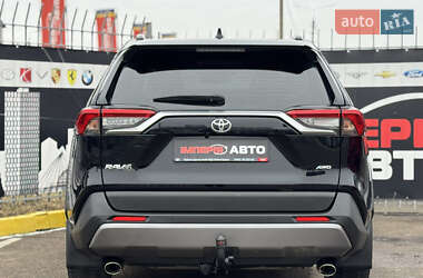 Внедорожник / Кроссовер Toyota RAV4 2021 в 