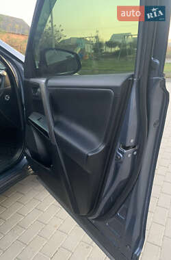 Внедорожник / Кроссовер Toyota RAV4 2013 в 