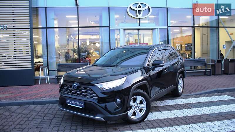 Внедорожник / Кроссовер Toyota RAV4 2021 в Киеве