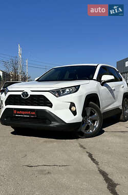 Позашляховик / Кросовер Toyota RAV4 2020 в Сумах