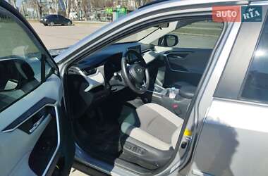 Внедорожник / Кроссовер Toyota RAV4 2019 в 