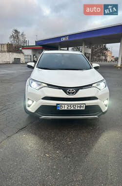 Внедорожник / Кроссовер Toyota RAV4 2015 в Полтаве