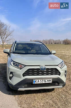 Внедорожник / Кроссовер Toyota RAV4 2019 в 