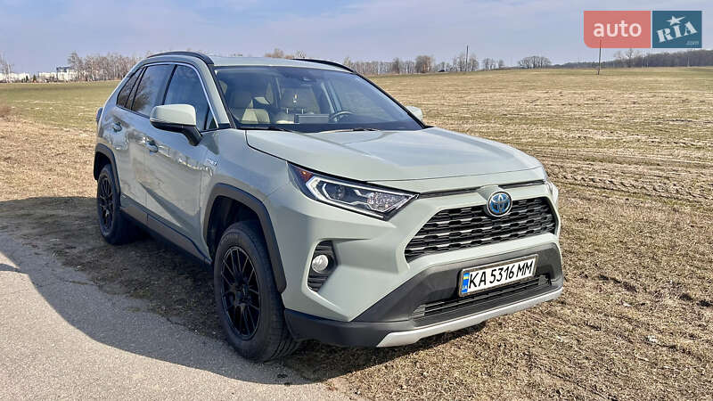 Внедорожник / Кроссовер Toyota RAV4 2019 в Киеве