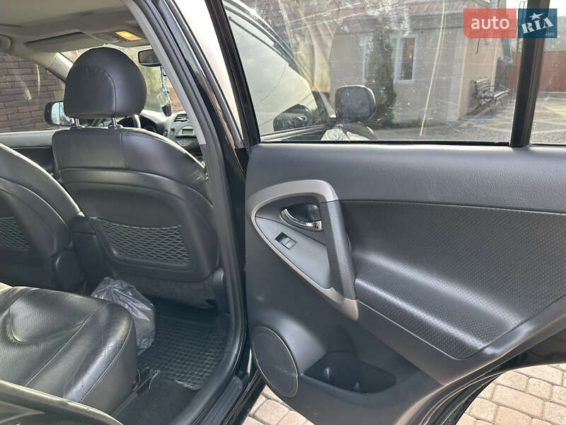 Внедорожник / Кроссовер Toyota RAV4 2008 в Малинцах