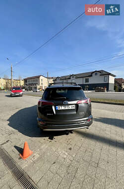 Внедорожник / Кроссовер Toyota RAV4 2017 в 