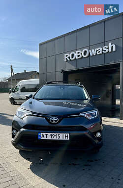 Внедорожник / Кроссовер Toyota RAV4 2017 в 
