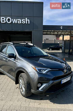 Внедорожник / Кроссовер Toyota RAV4 2017 в 