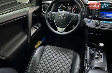 Внедорожник / Кроссовер Toyota RAV4 2016 в 