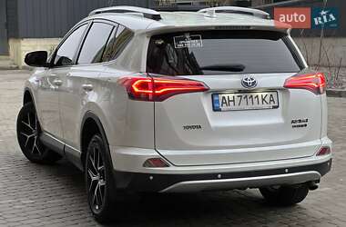 Внедорожник / Кроссовер Toyota RAV4 2016 в 