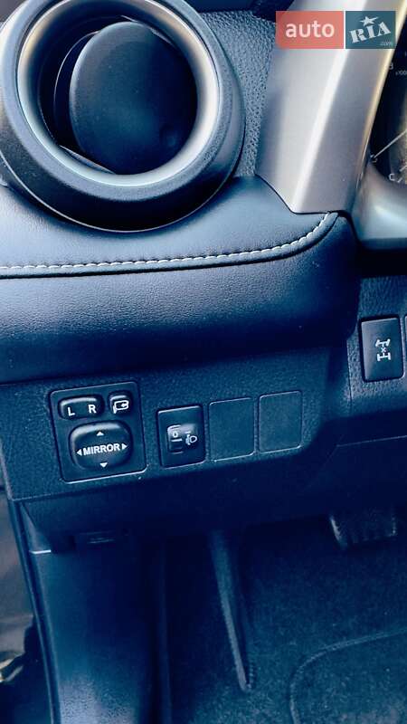 Позашляховик / Кросовер Toyota RAV4 2017 в Києві