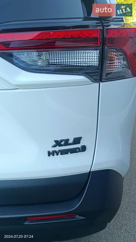 Позашляховик / Кросовер Toyota RAV4 2020 в Києві