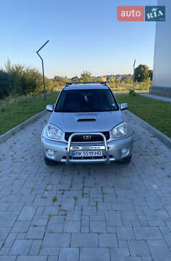 Позашляховик / Кросовер Toyota RAV4 2004 в Здолбуніві