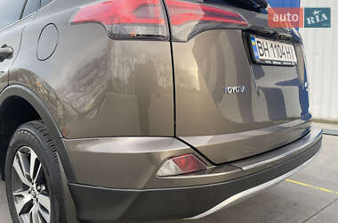 Внедорожник / Кроссовер Toyota RAV4 2017 в 