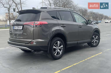 Внедорожник / Кроссовер Toyota RAV4 2017 в 
