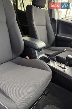 Внедорожник / Кроссовер Toyota RAV4 2017 в 